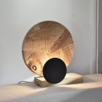 Thomas Coup la fronde - lampe bois upcycling eclipe noyer