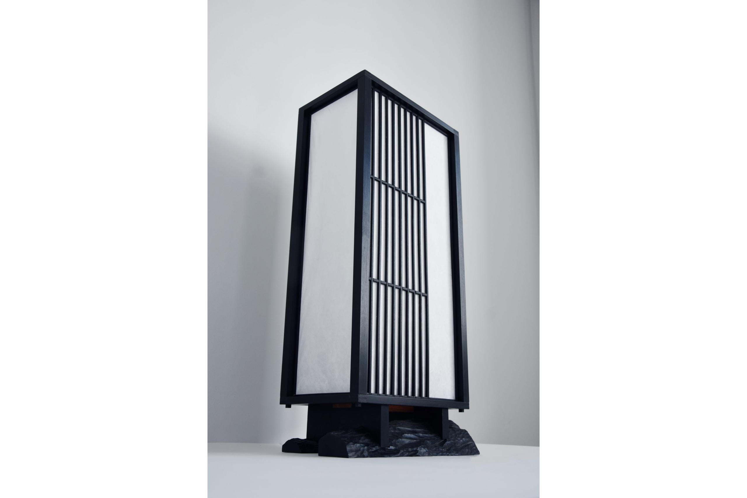 Thomas Coup la fronde - lampe japonaise bois andon ebene 002