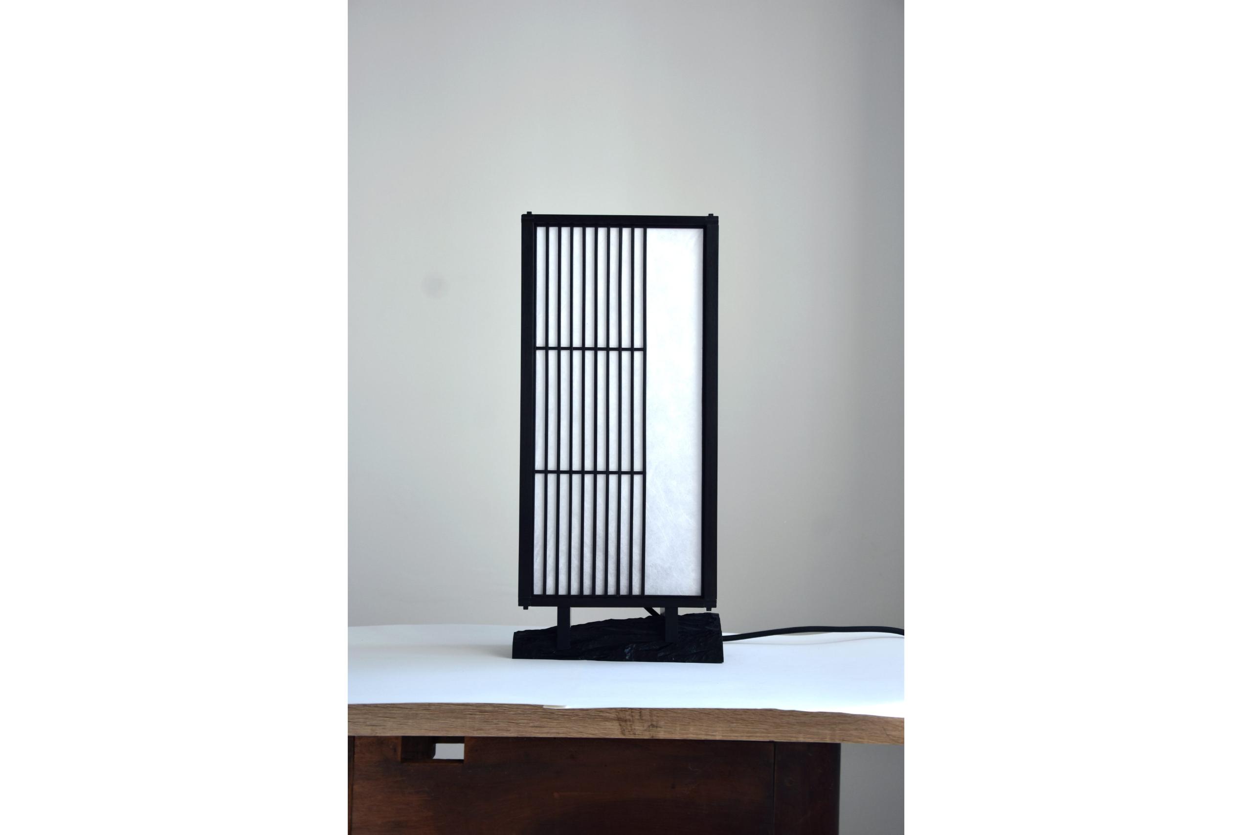 Thomas Coup la fronde - lampe japonaise bois andon ebene
