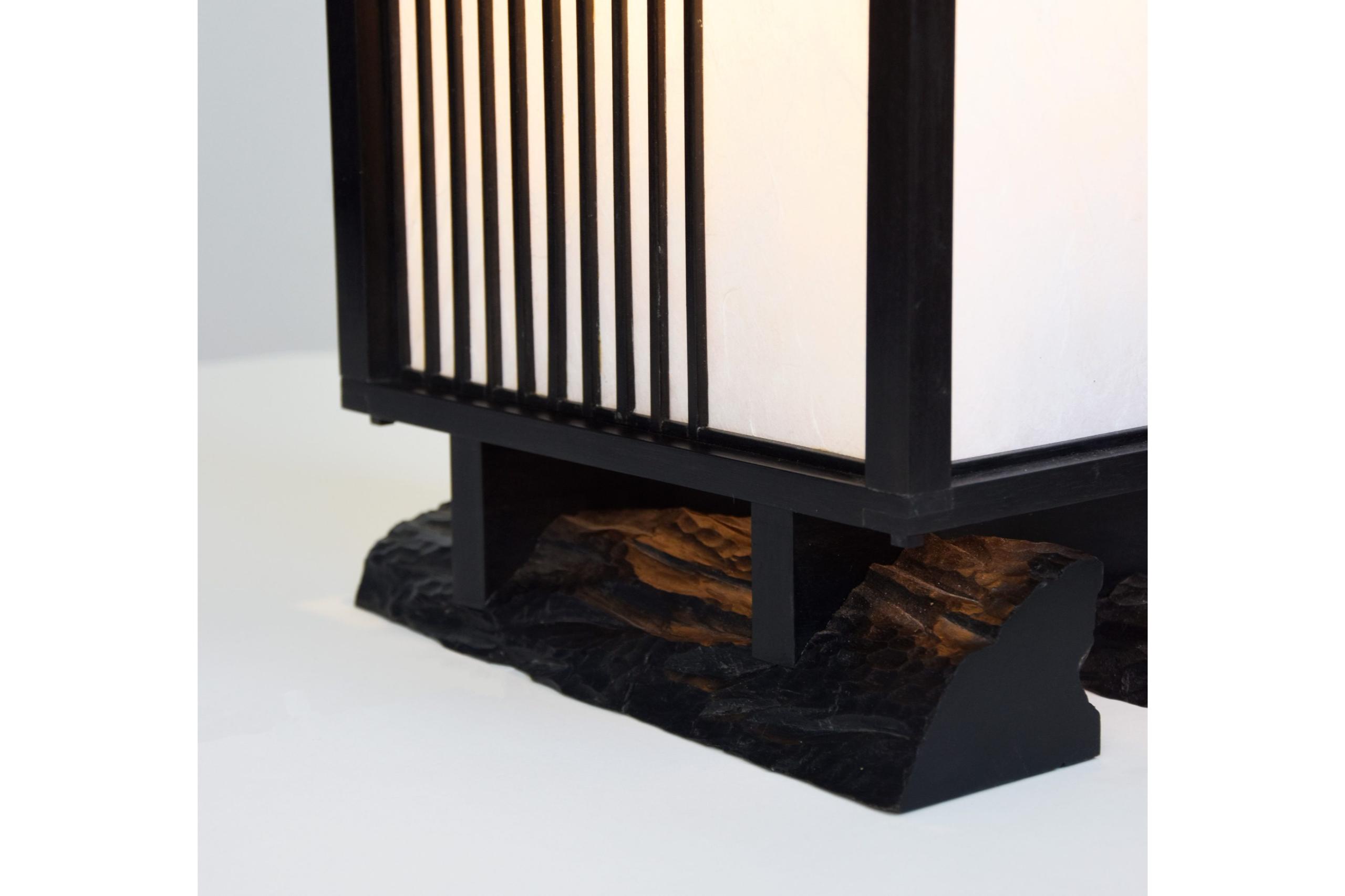 Thomas Coup la fronde - lampe japonaise bois andon ebene