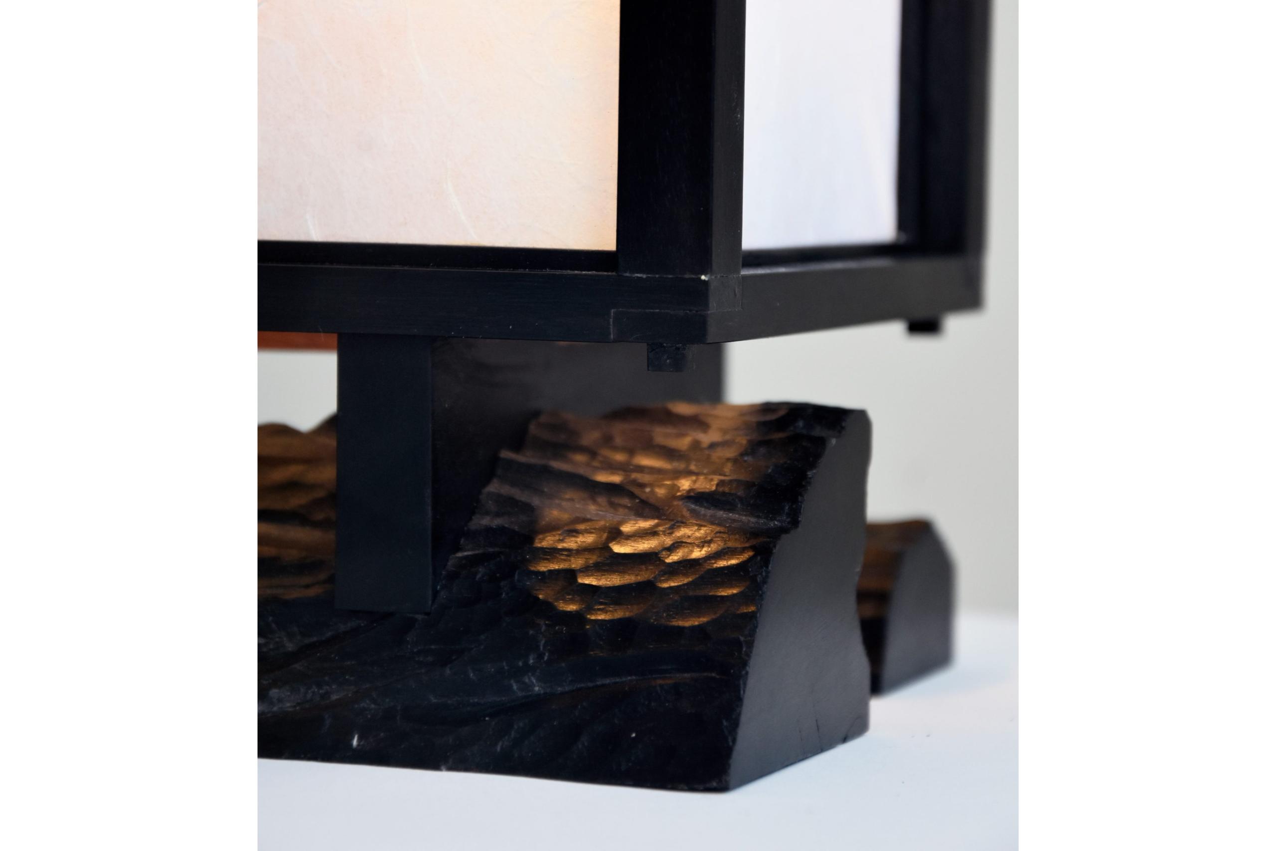 Thomas Coup la fronde - lampe japonaise bois andon ebene
