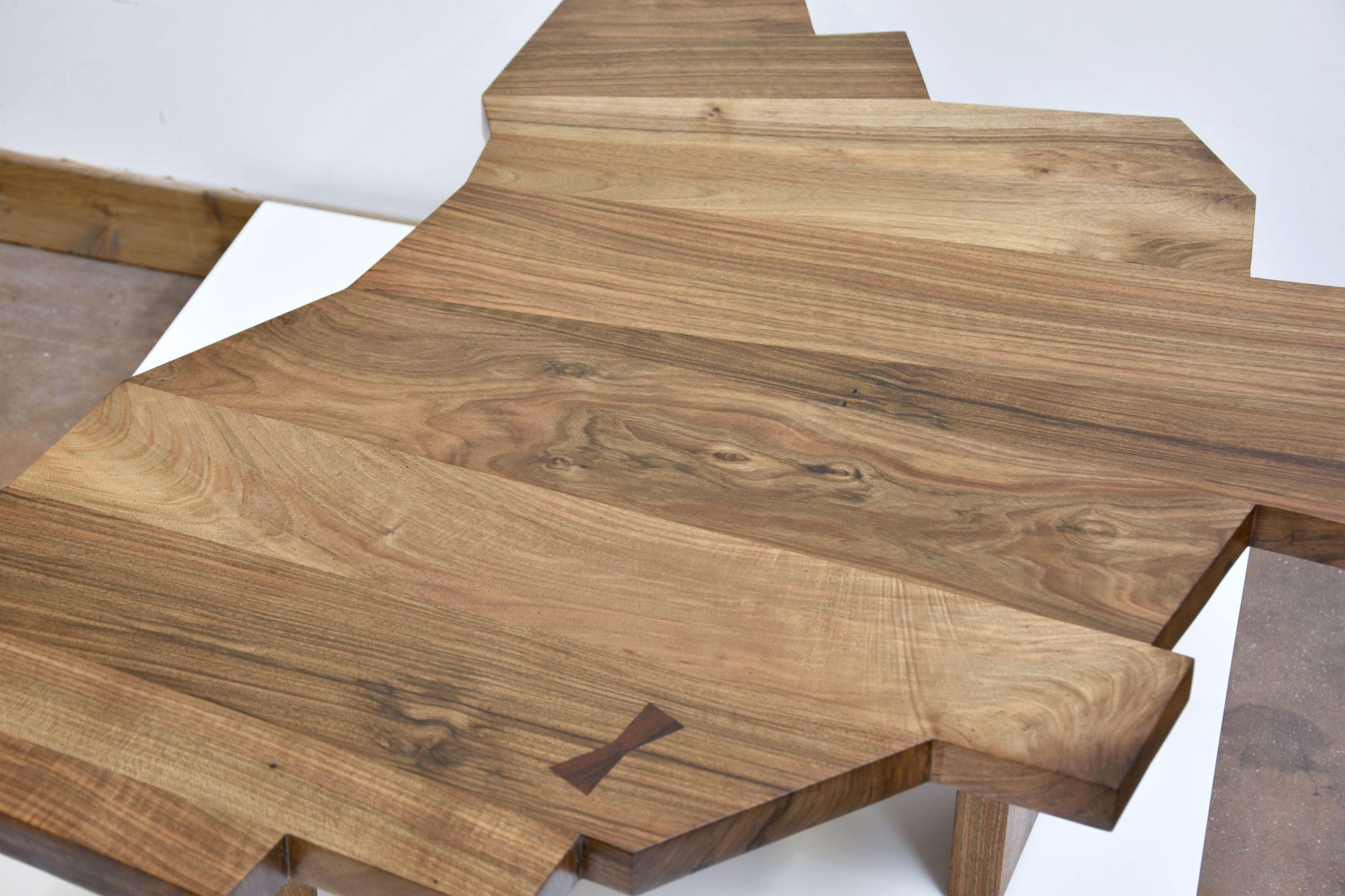 Thomas Coup la fronde - meuble bois table basse raw noyer