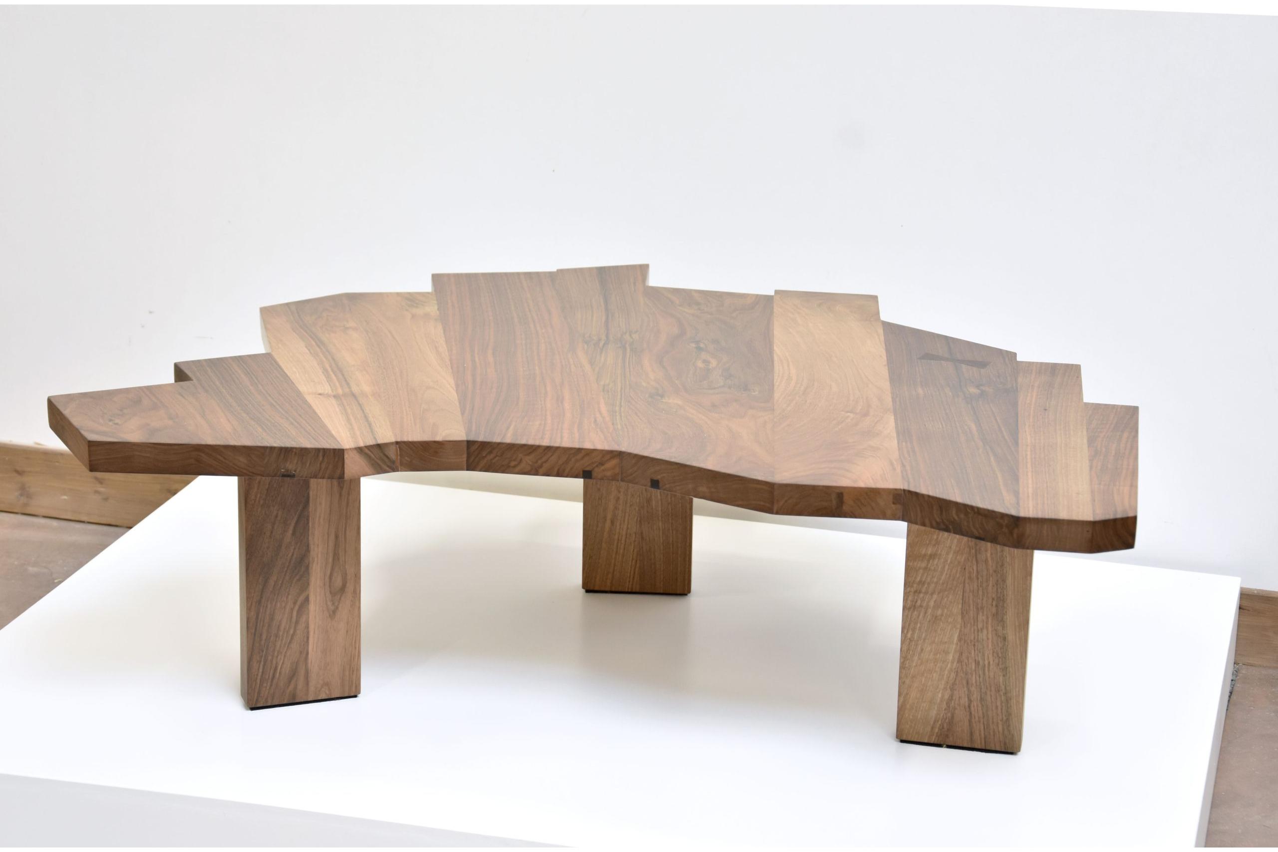 Thomas Coup la fronde - meuble bois table basse raw noyer