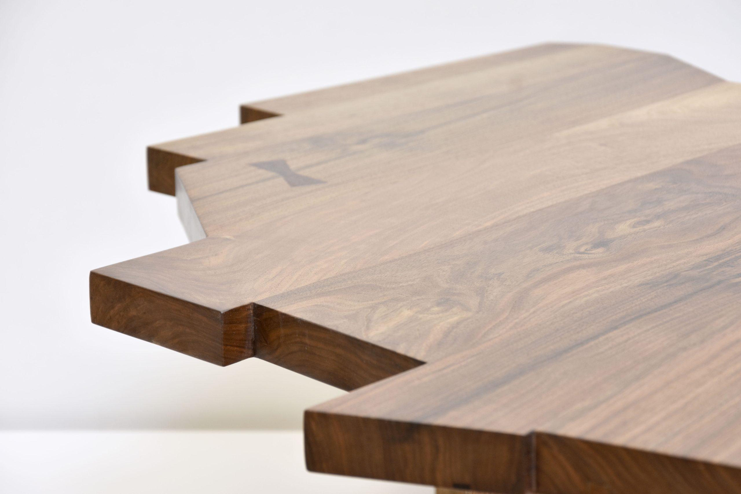 Thomas Coup la fronde - meuble bois table basse raw noyer
