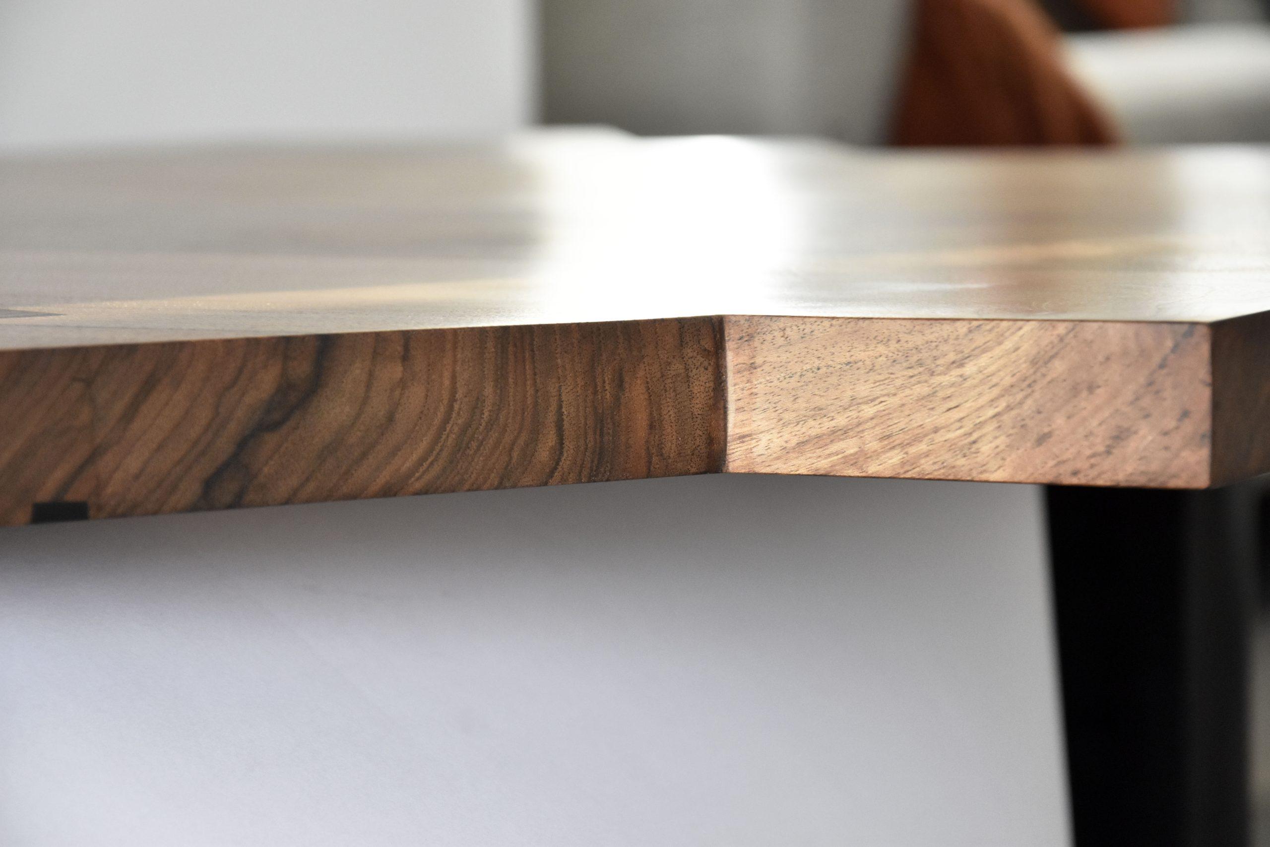 Thomas Coup la fronde - meuble bois table basse raw noyer