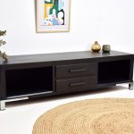 meuble de tv aux lignes moderne dans un salon minimaliste décoré avec de l'art