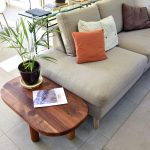 Thomas Coup la fronde - upcycling meuble table basse noyer galet